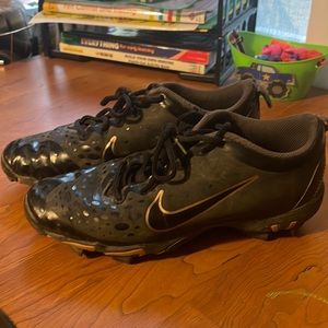 Women’s Nike fast flex softball cleats